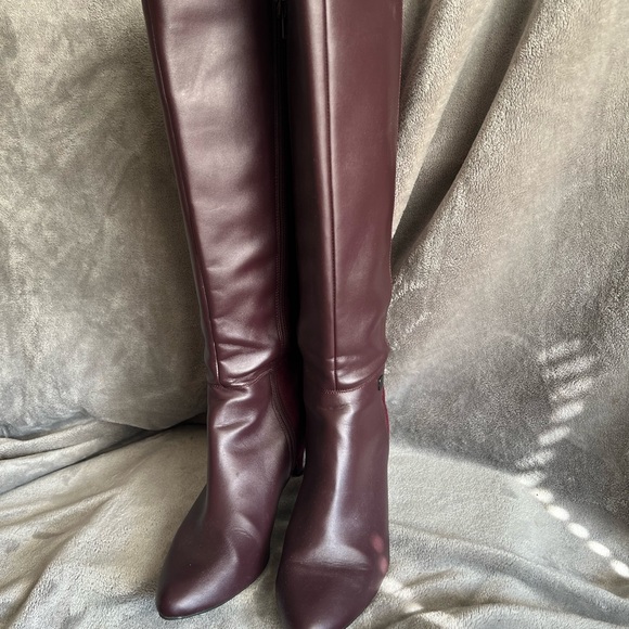 Alfani Women’s US 8.5 Hakuu Zipper Boot with pointed toe in Dark Berry - Picture 3 of 9